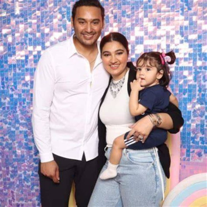
Ash and Jess – Zerotothree Height, Weight, Net Worth, Age, Birthday, Wikipedia, Who, Nationality, Biography 