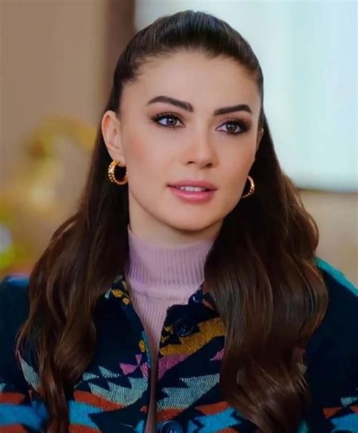 Burcu Ozberk Height, Weight, Net Worth, Age, Birthday, Wikipedia, Who, Nationality, Biography