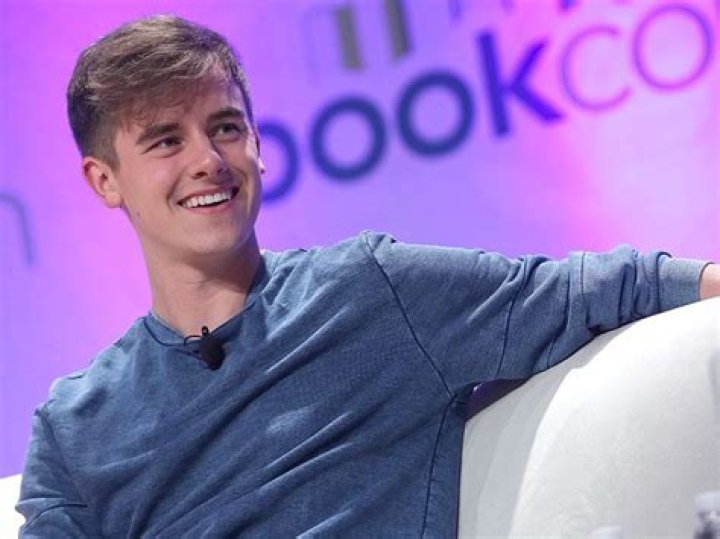 
Connor Franta Height, Weight, Net Worth, Age, Birthday, Wikipedia, Who, Nationality, Biography 