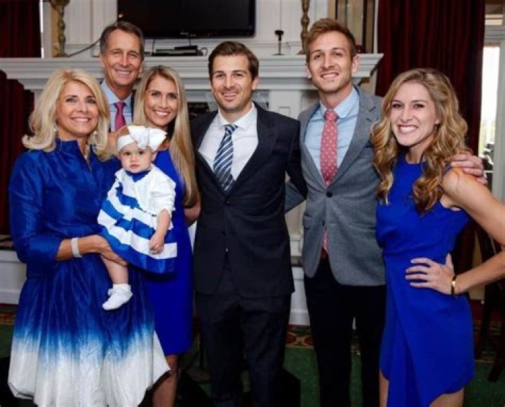 Cris Collinsworth is Married to Wife: Holly Bankemper. Kids: Jac, Austin, Ashley, Katie