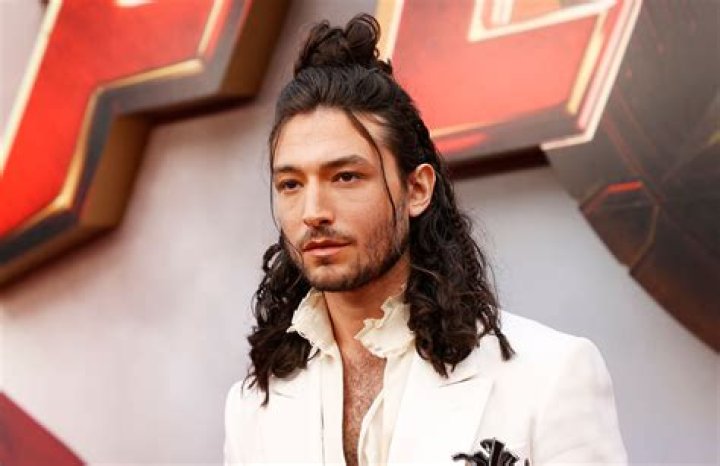 Ezra Miller Height, Weight, Net Worth, Age, Birthday, Wikipedia, Who, Instagram, Biography