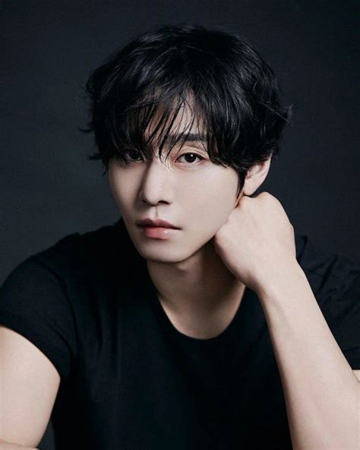 
“Feeding my whole Hyojeong dating agenda”: Fans curious as Kim Se-jeong deletes IG post with Ahn Hyo-seop 