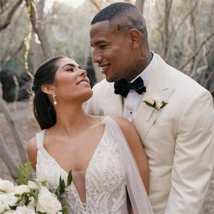 
Is Darren Waller Married to Wife? Or Dating Girlfriend? 