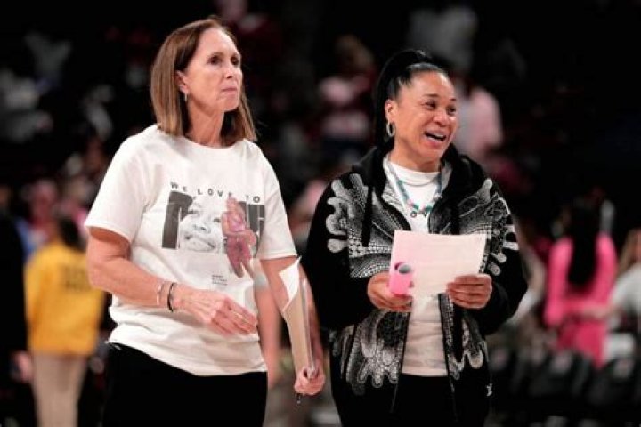 
Is Dawn Staley Married to Wife? Or Dating a Girlfriend? 