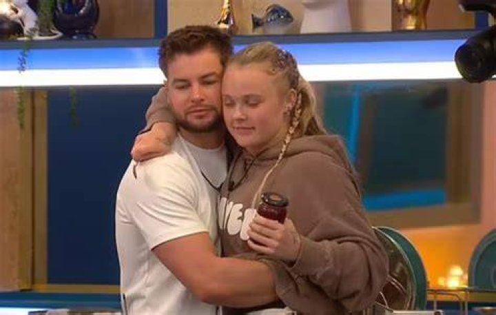 
Is Glyn Wise From Big Brother Married? Reality Star Turning Into Priest Stuns Fans 