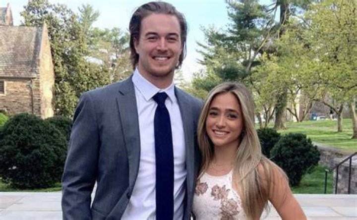 Kenny Pickett is not Married to Wife. Dating Girlfriend: Amy Paternoster. Kids.
