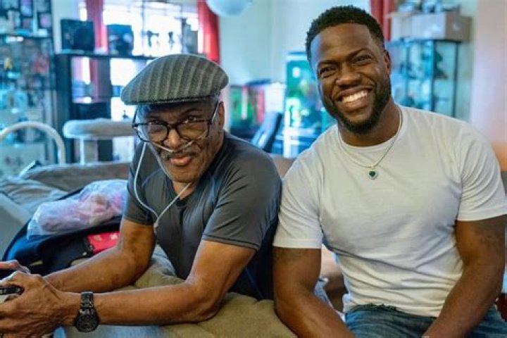 
Kevin Hart Mourns Death of His Dad: ‘Give Mom a Hug for Me’ 