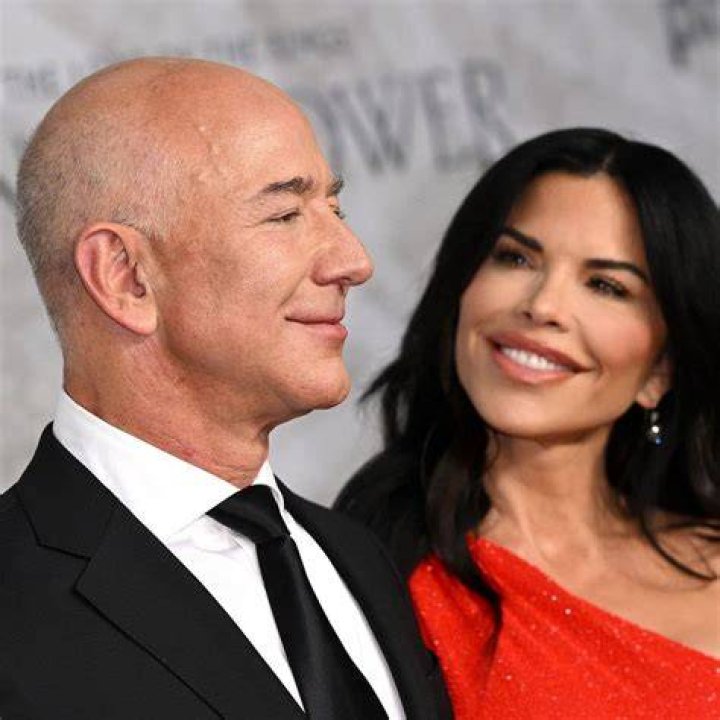 
Lisa Bezos Age, Birthday, Wikipedia, Who, Nationality, Biography 