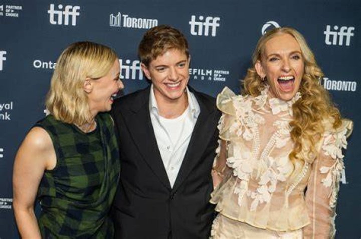 
Mae Martin Mother Wendy Martin Is A Canadian Writer 