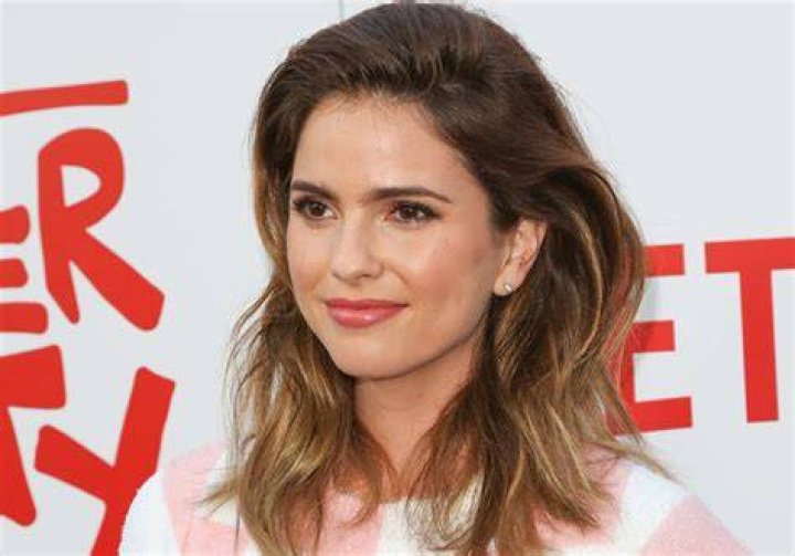 Naked Truth About Shelley Hennig: Age, Height, Boyfriend, Wiki