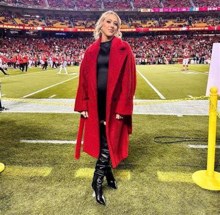 
Pregnant Brittany Mahomes Cheers on Husband Patrick at Game After Sharing Sexy Maternity Photo 