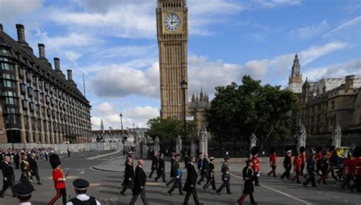 
Protests Mark Australia’s Day Of Mourning For Queen Elizabeth 