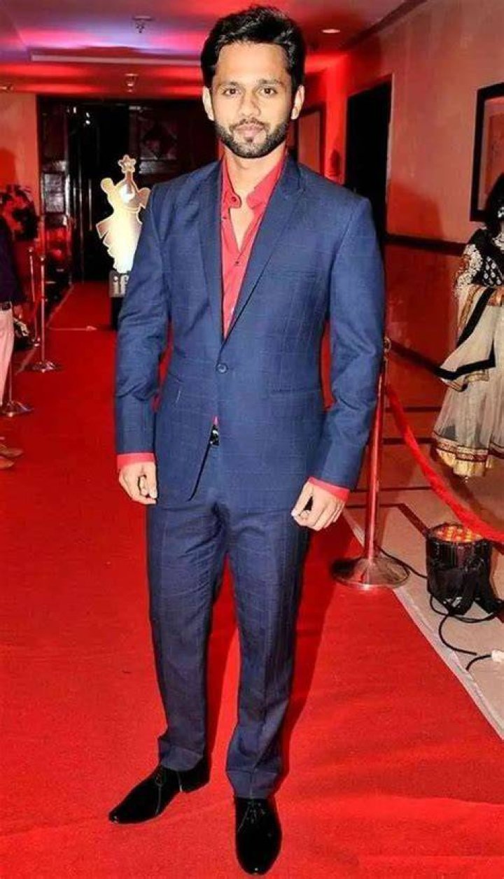 
Rahul Sipligunj Height, Weight, Net Worth, Age, Birthday, Wikipedia, Who, Nationality, Biography 