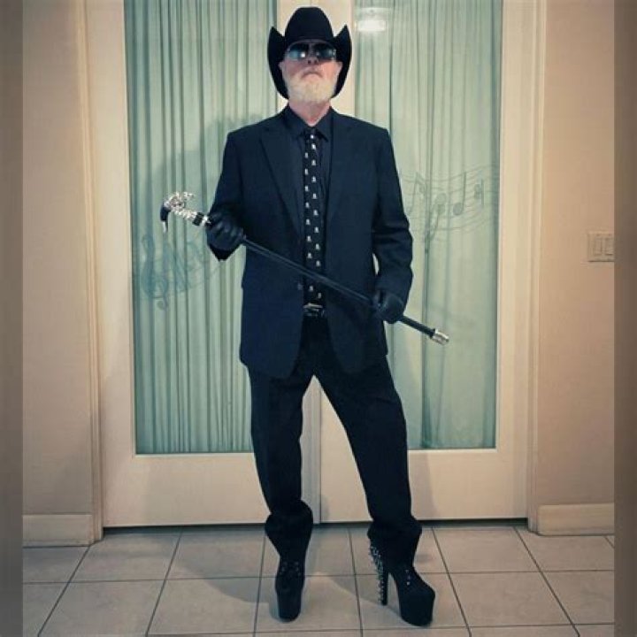 
Robert Halford Height, Weight, Net Worth, Age, Birthday, Wikipedia, Who, Nationality, Biography 