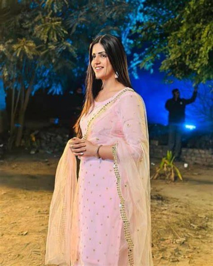 Rujut Dahiya Height, Weight, Net Worth, Age, Birthday, Wikipedia, Who, Instagram, Biography