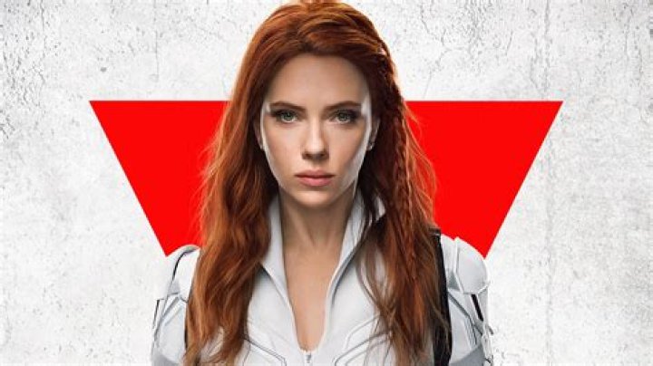 
Scarlett Johansson Shocked That Marvel Let Jeremy Renner Wear ‘Hawkeye’ Suit For Halloween 