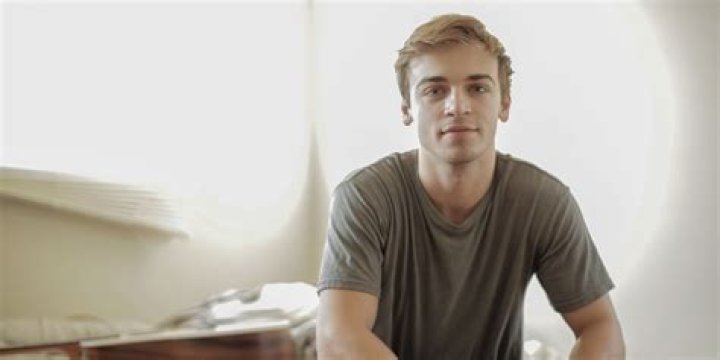 Sean Grandillo’s Wiki – Girlfriend Kimiko Glenn, Gay Rumors