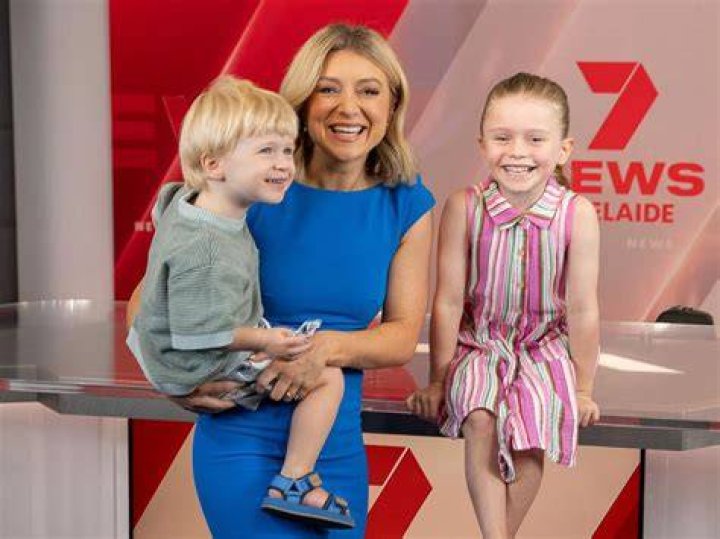 
Seven Network Weather Girl Amelia Mulcahy Appears on TV Everyday and Viewers Wonder If She Pregnant 