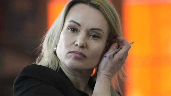 
Who Is Marina Ovsyannikova Husband Igor Ovsyannikov? How Many Children Does The Russian Journalist Have? 