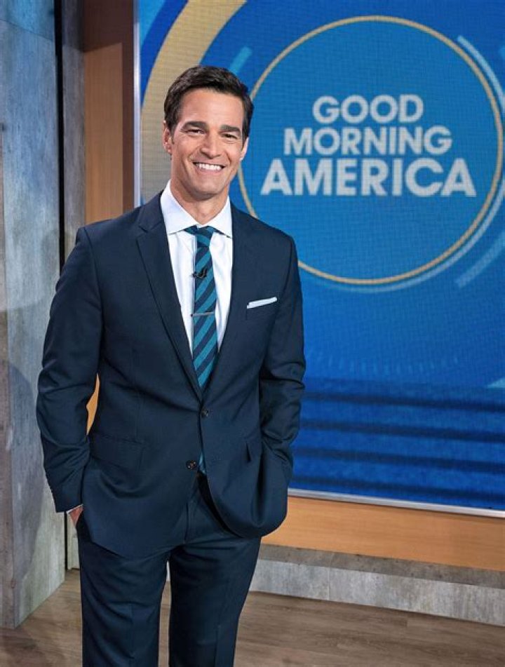 
Why Do Fans Think Daniel Winn Leaving KWWL ? What Happened To Him & Where Is Co-Anchors Going? 